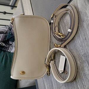 Coach Swinger in Chalk